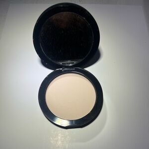 Glo Skin Beauty Pressed Base Natural Medium